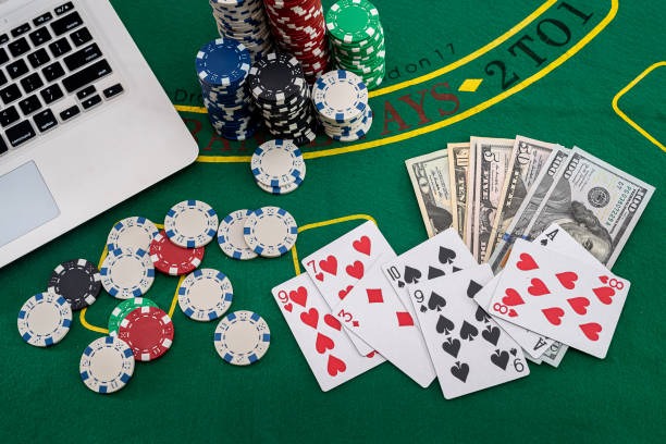 Live blackjack table streaming on a mobile phone with low-latency video feed